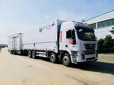 紅巖中置軸貨運(yùn)列車(chē)亮相 被物流公司看好