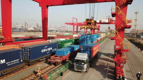 國內首條雙層集裝箱海鐵聯運班列成功首發，寧波舟山港引領高效貨運新篇章